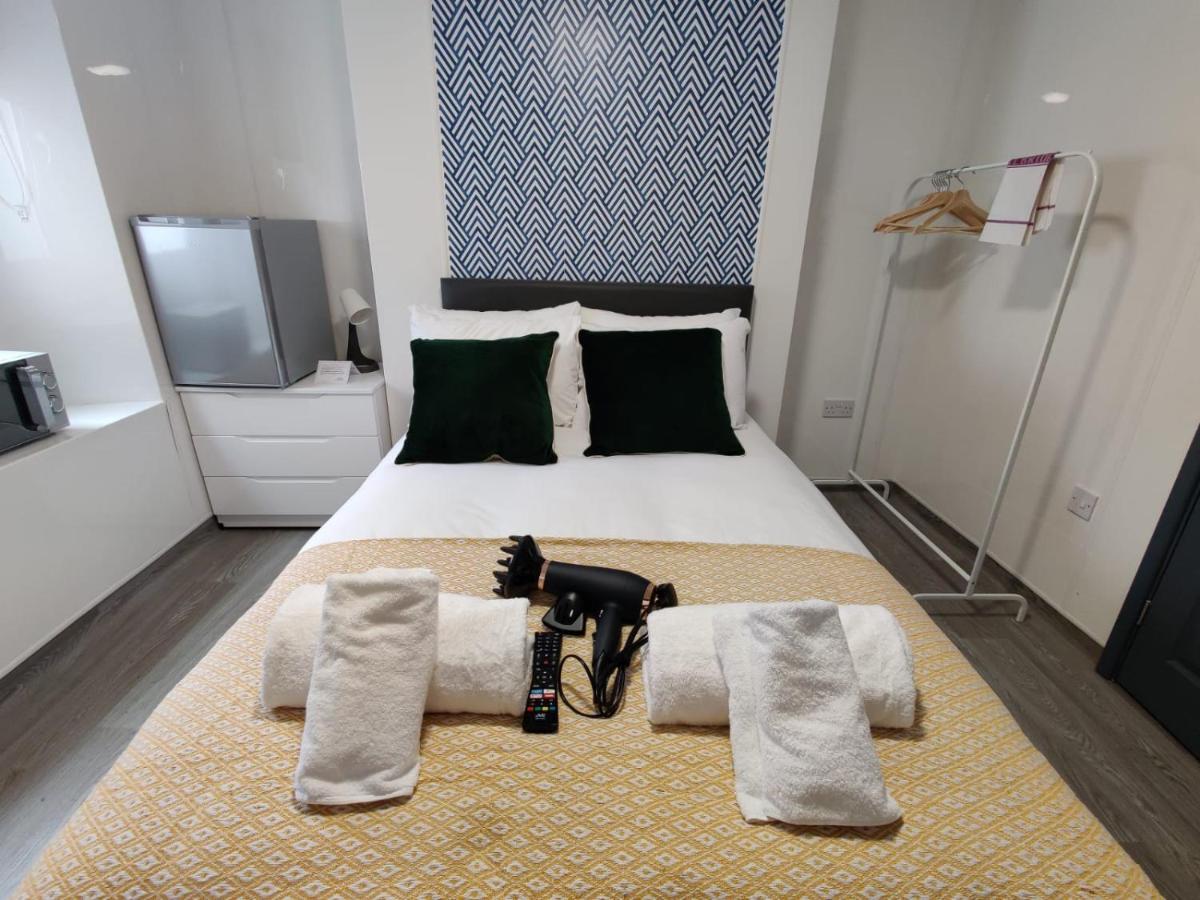 Double Ensuite Rooms Swansea Exterior photo