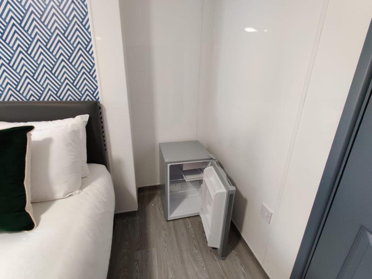 Double Ensuite Rooms Swansea Exterior photo
