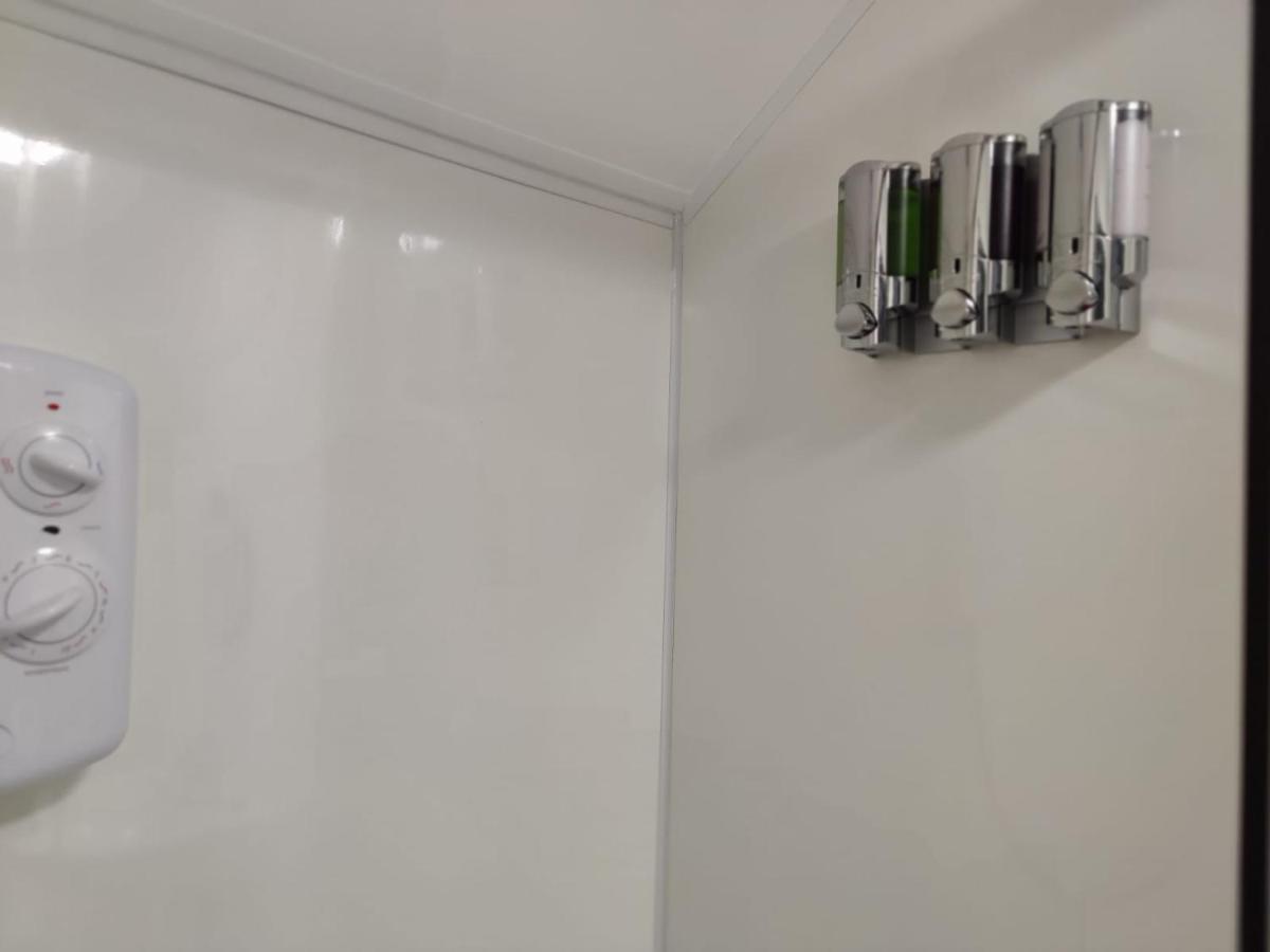 Double Ensuite Rooms Swansea Exterior photo