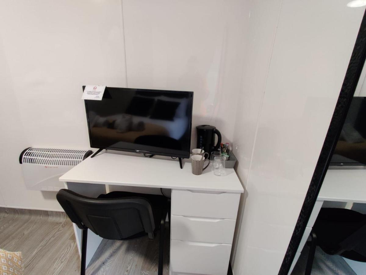 Double Ensuite Rooms Swansea Exterior photo