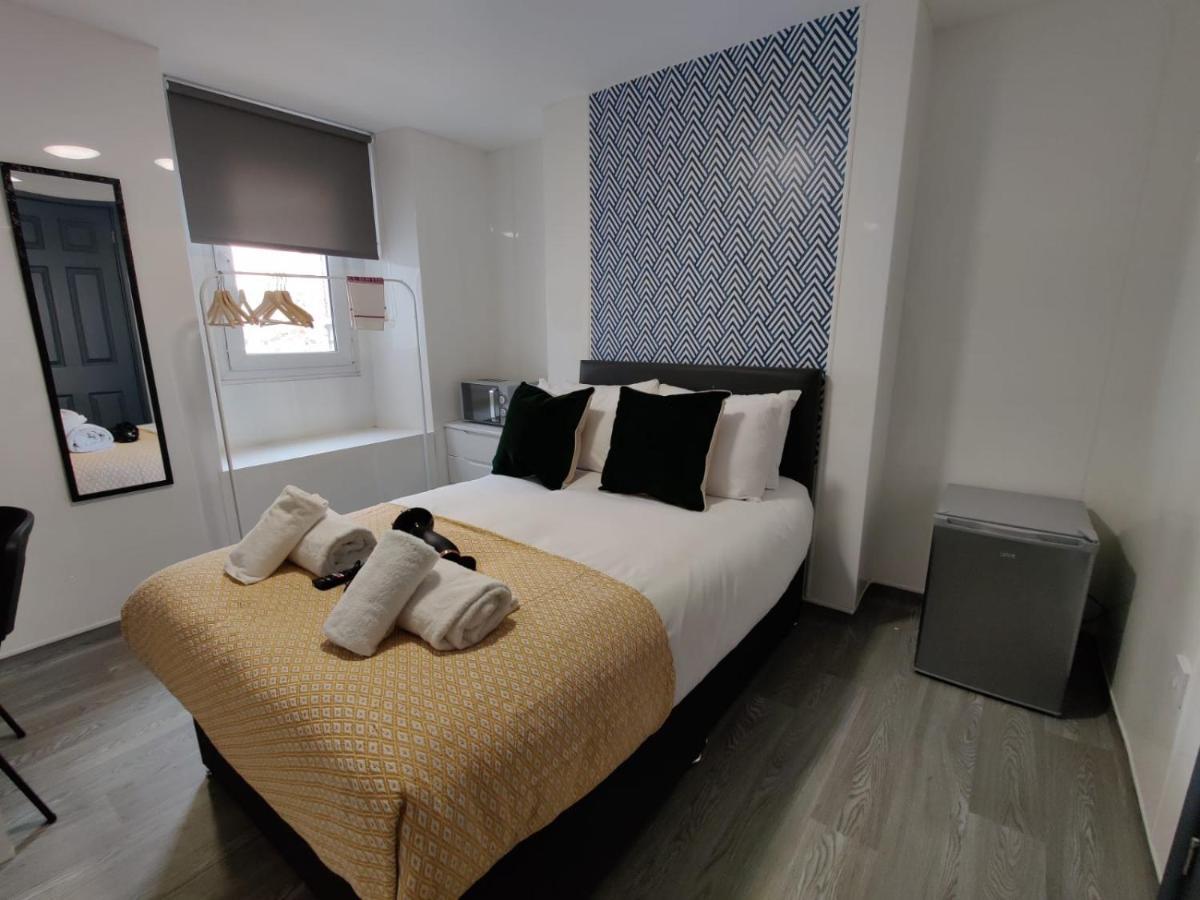 Double Ensuite Rooms Swansea Exterior photo